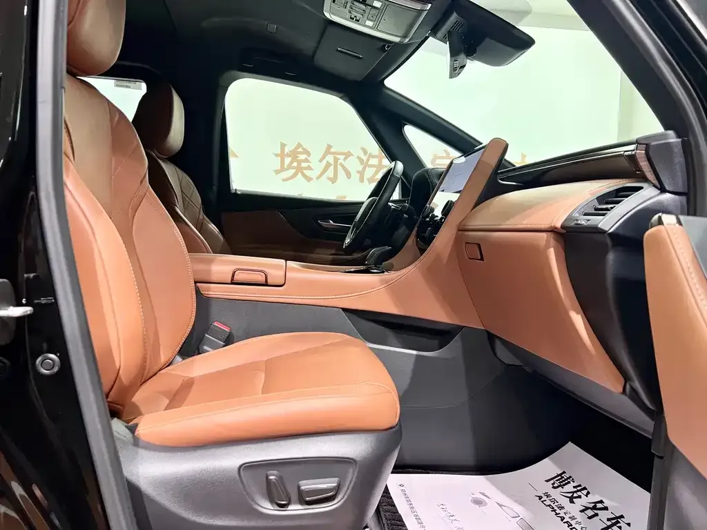 Toyota Alphard — фото 3