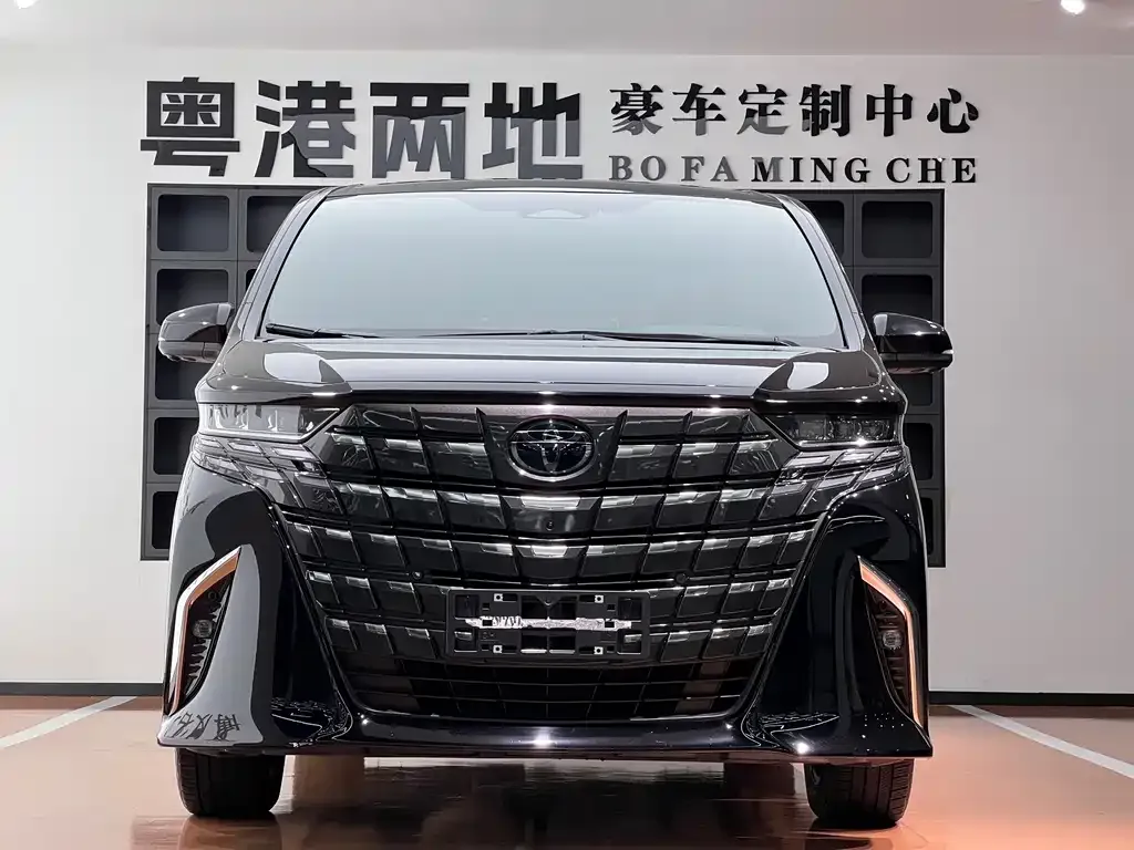 Toyota Alphard — фото 9