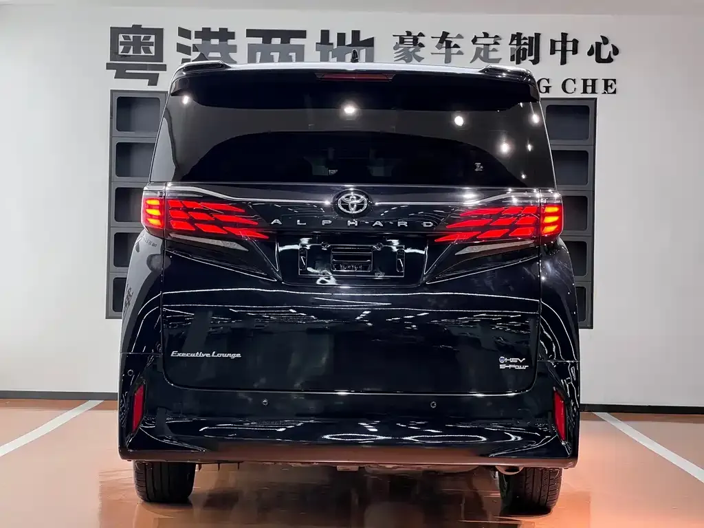 Toyota Alphard — фото 5