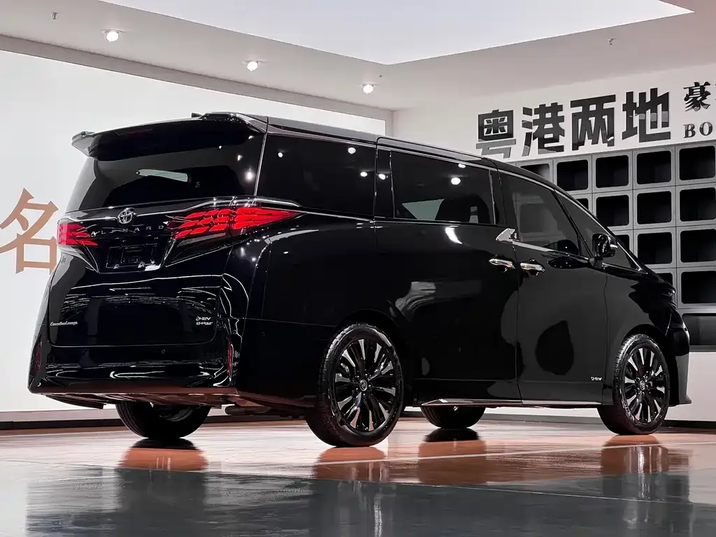 Toyota Alphard — фото 2