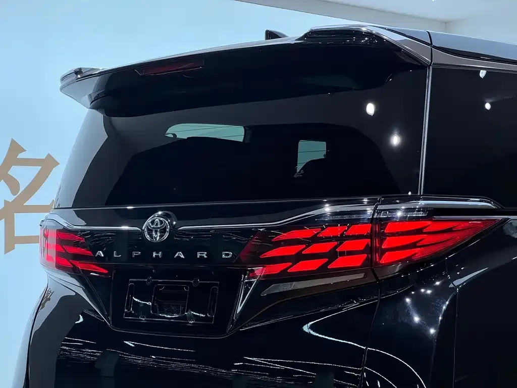 Toyota Alphard — фото 7