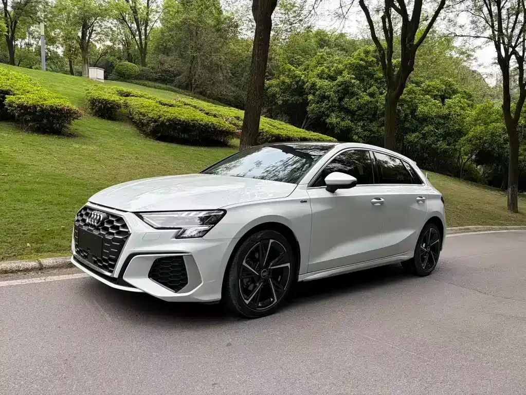 Audi A3 — фото 1
