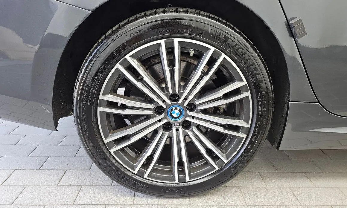 BMW 3-Series 2022 из KR, фото 9