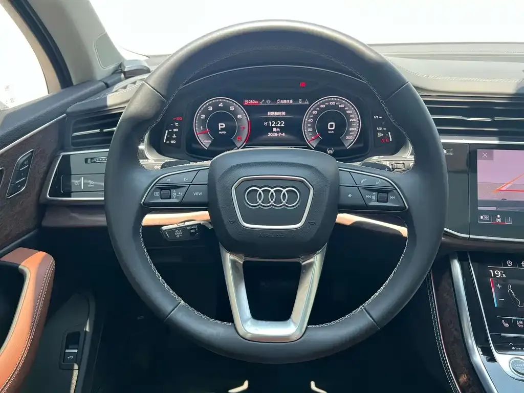 Audi Q7 — фото 9