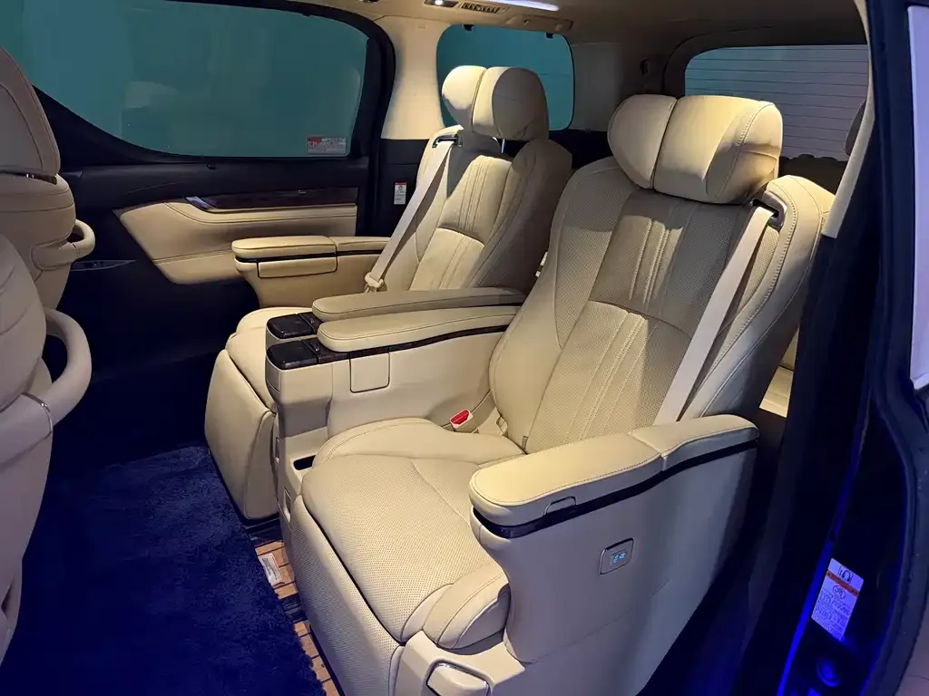 Toyota Vellfire 2022 из CN, фото 2