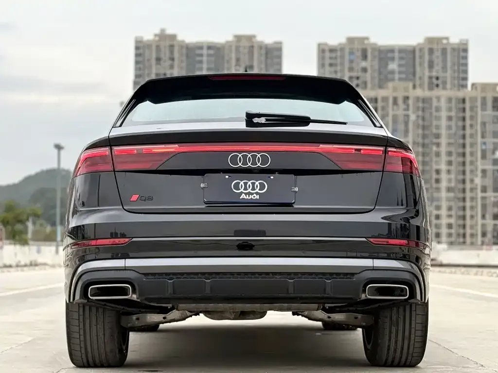 Audi Q8 — фото 6