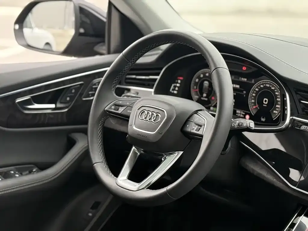 Audi Q8 — фото 5