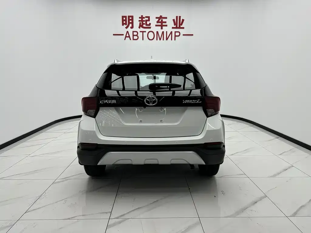 Toyota Yaris L — фото 4
