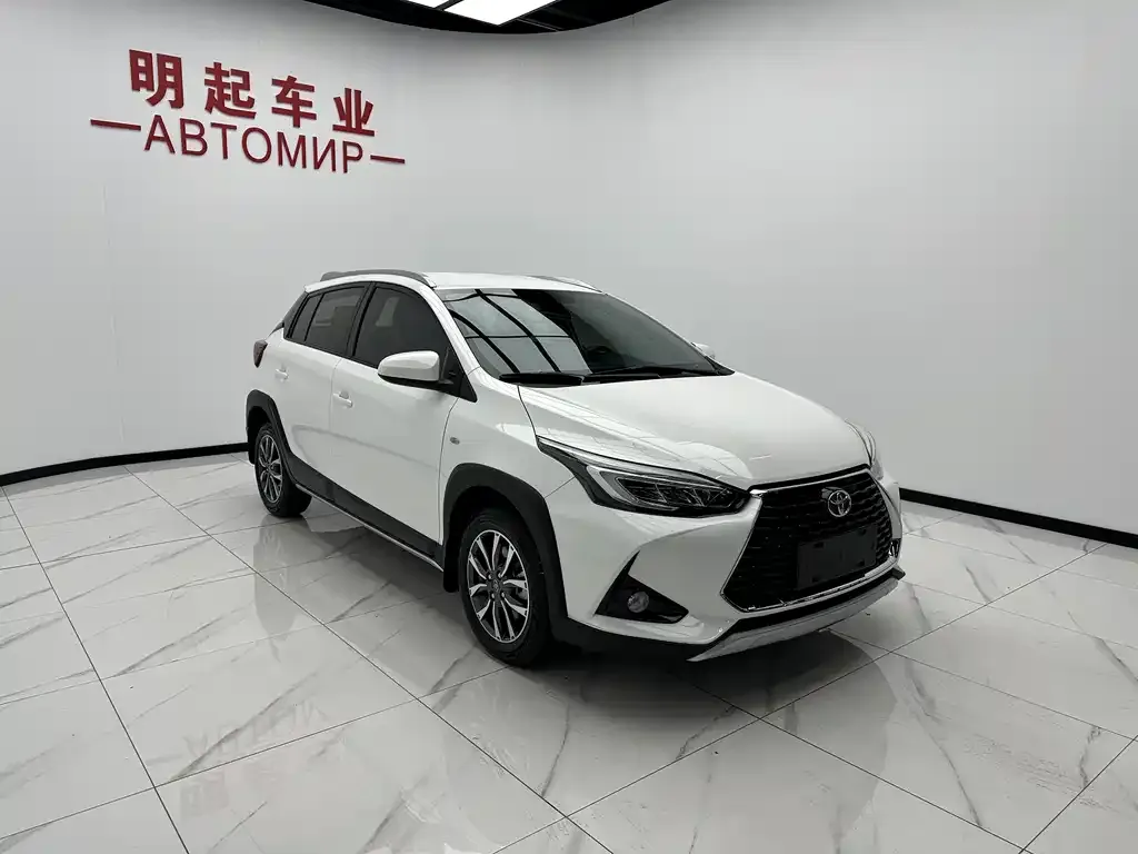 Toyota Yaris L — фото 2