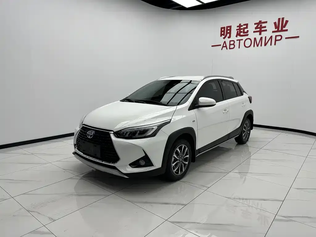 Toyota Yaris L — фото 5