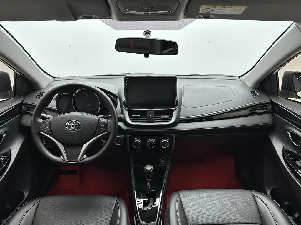 Toyota Yaris L — фото 10