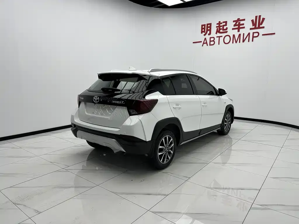 Toyota Yaris L — фото 3