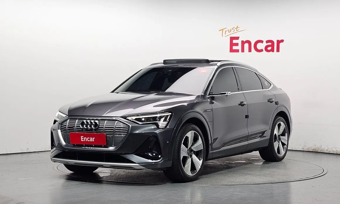 Audi e-tron — фото 1
