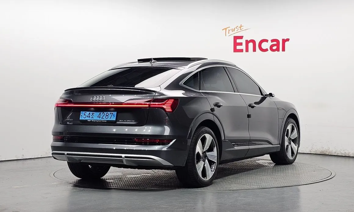 Audi e-tron — фото 4