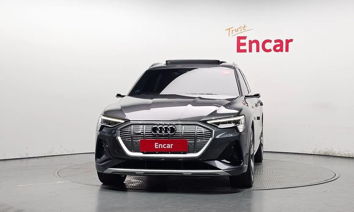 Audi e-tron — фото 2