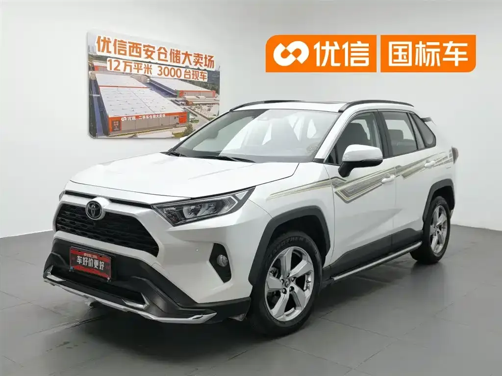 Toyota RAV4 — фото 1