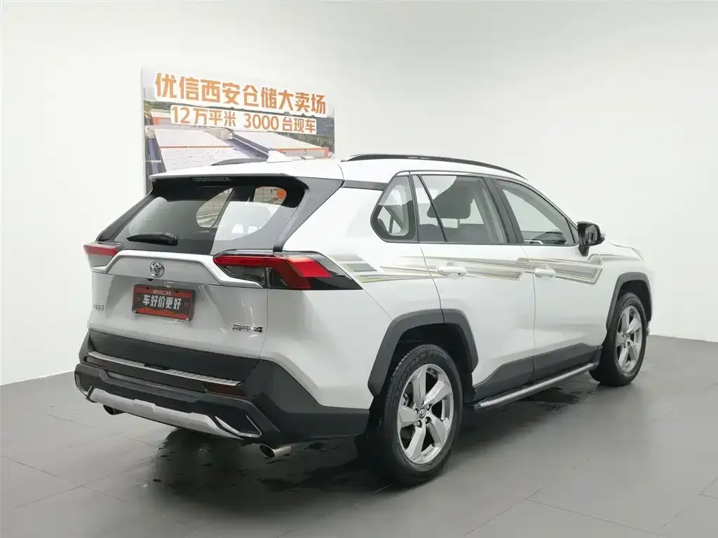 Toyota RAV4 — фото 7