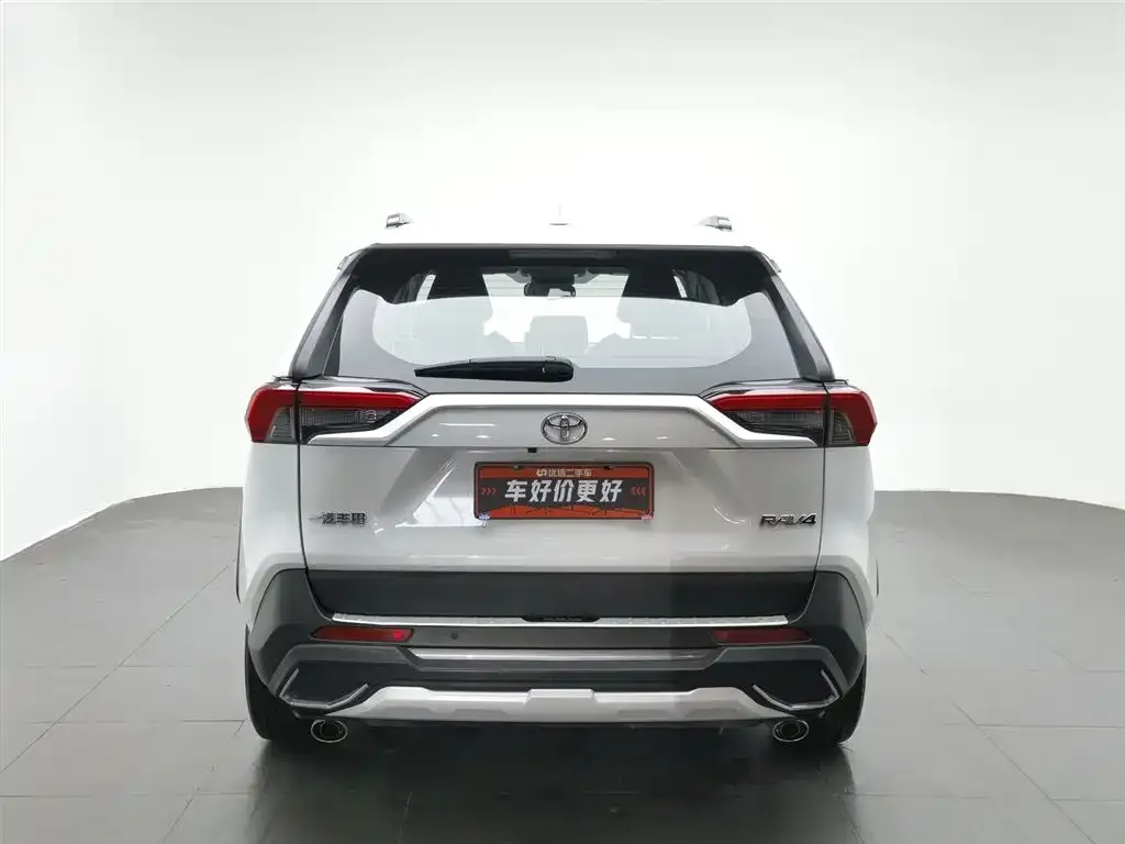 Toyota RAV4 — фото 8