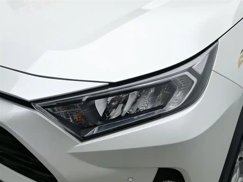 Toyota RAV4 — фото 5