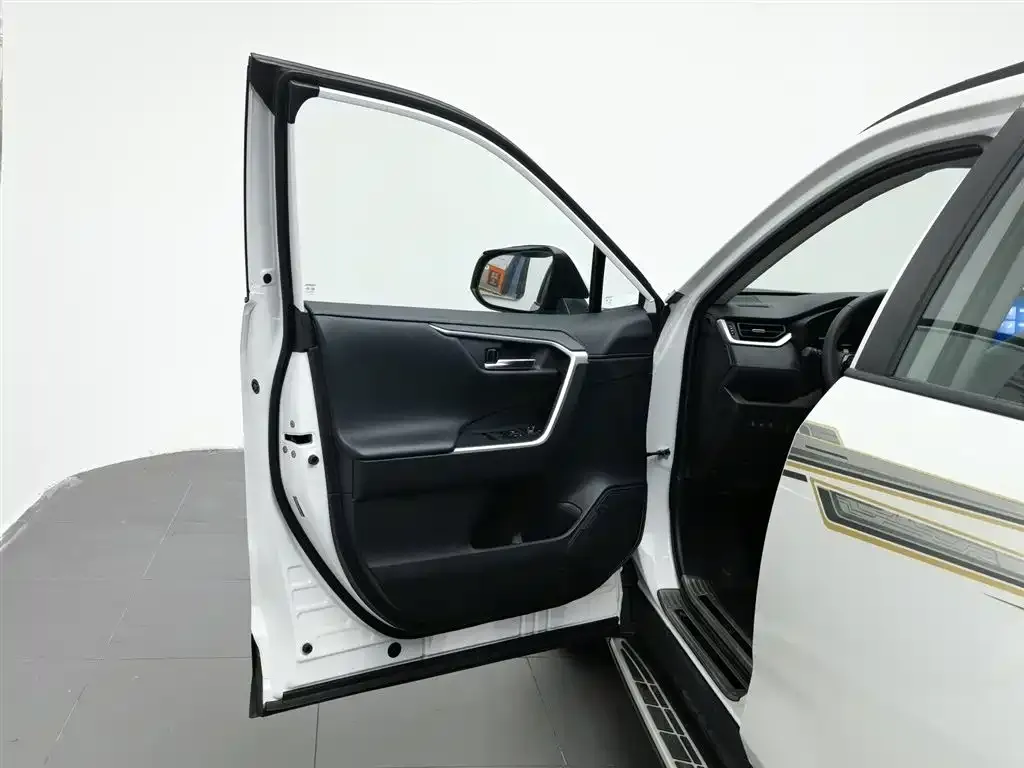 Toyota RAV4 — фото 2