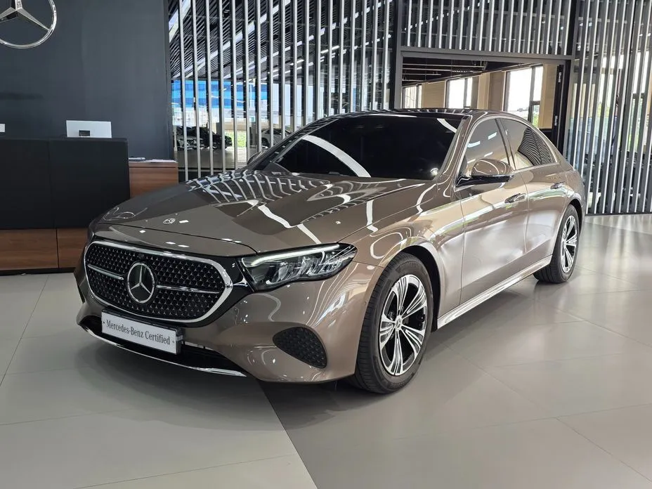 Mercedes-Benz E-Class — фото 1