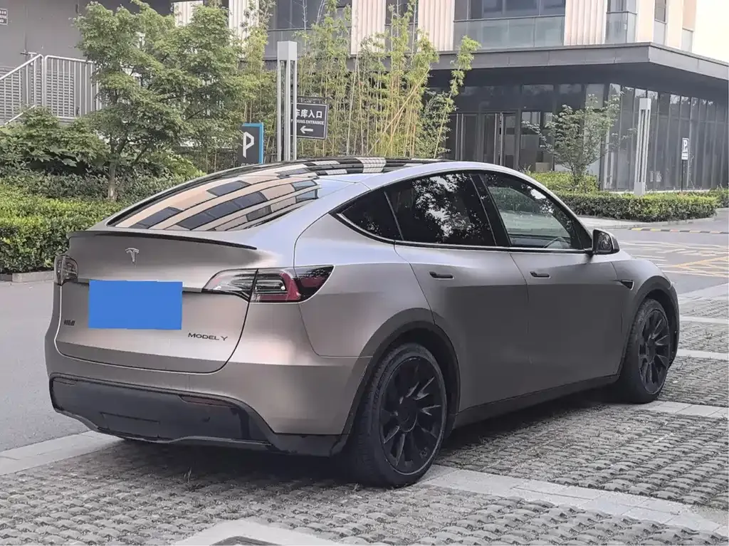 Tesla Model Y — фото 8