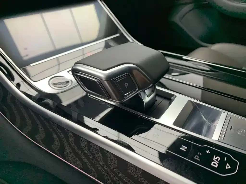 Audi A8 — фото 6