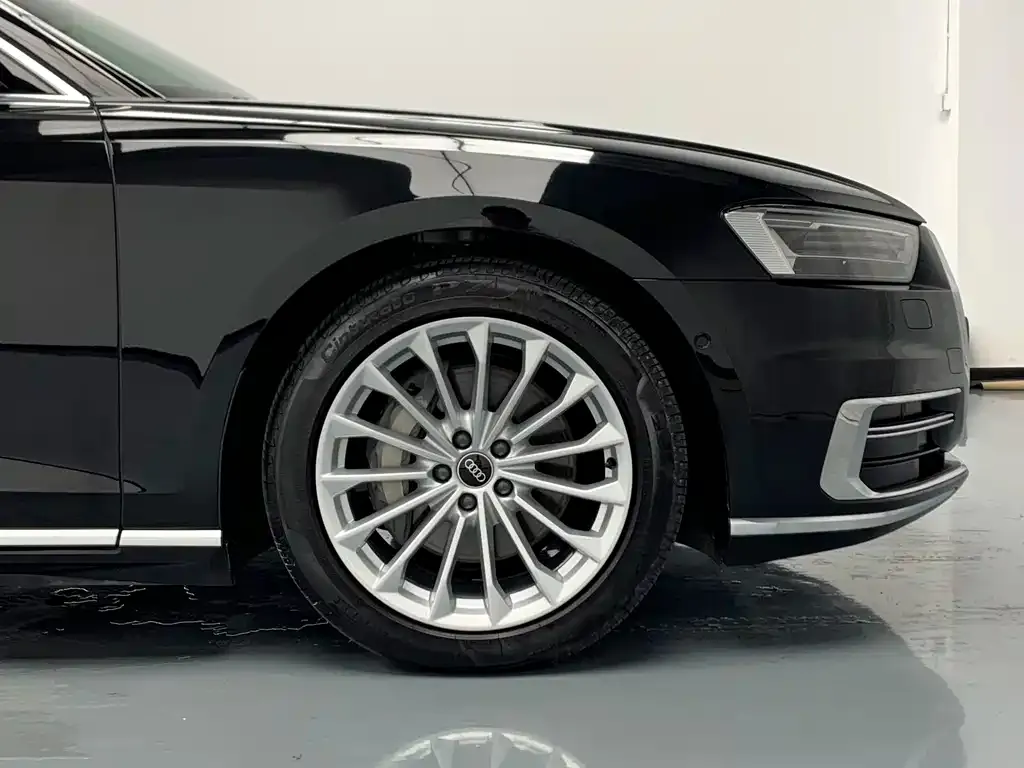 Audi A8 — фото 3