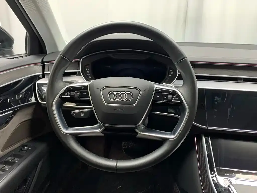 Audi A8 — фото 5