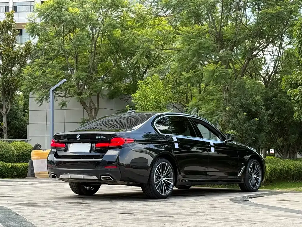 BMW 5 Series — фото 9