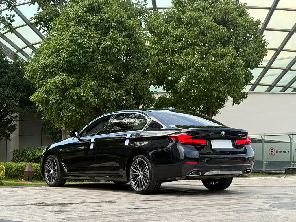 BMW 5 Series — фото 7