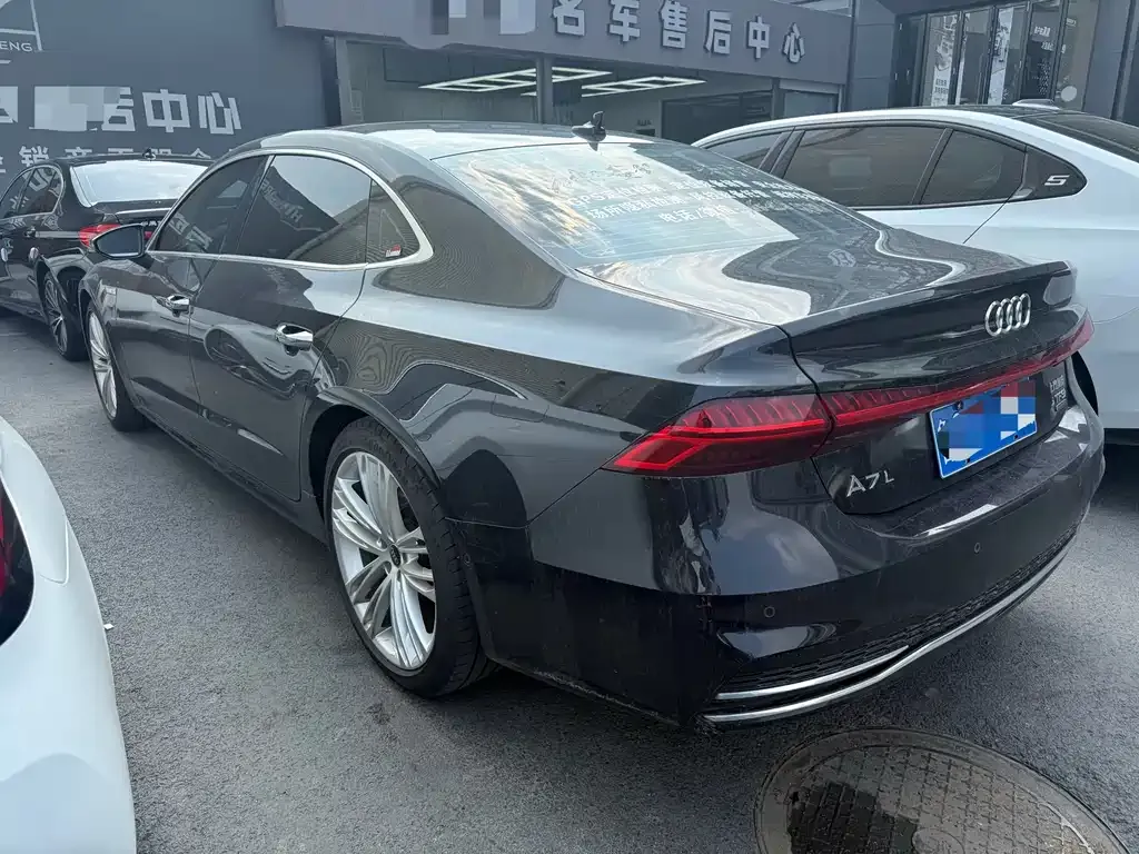 Audi A7L — фото 8