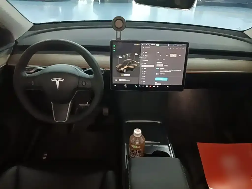 Tesla Model Y — фото 3