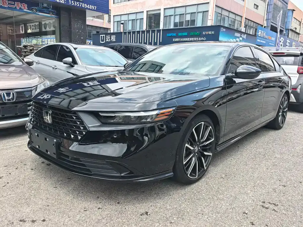 Honda Accord — фото 1