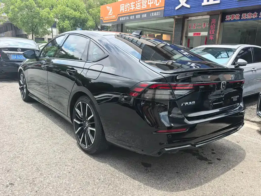Honda Accord — фото 7