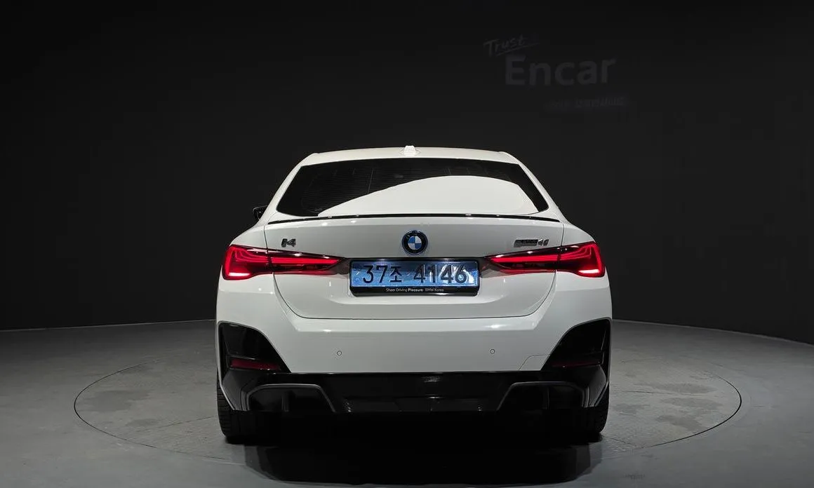 BMW i4 — фото 4