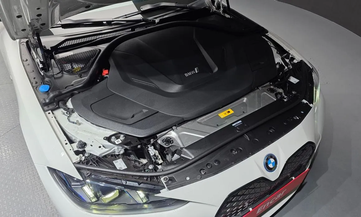 BMW i4 — фото 7