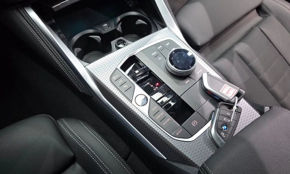 BMW i4 — фото 9
