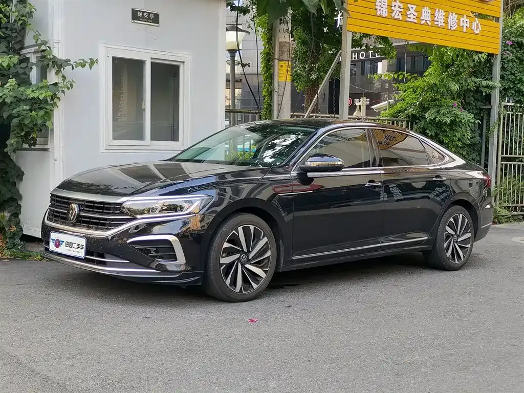 Volkswagen Passat — фото 1