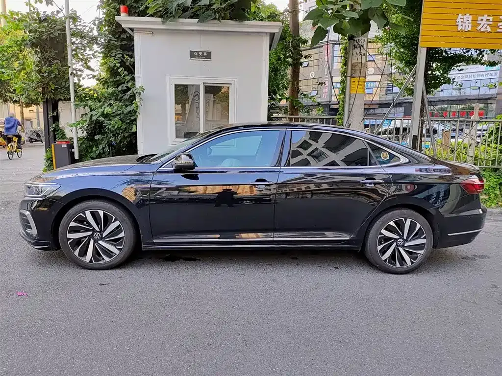 Volkswagen Passat — фото 8