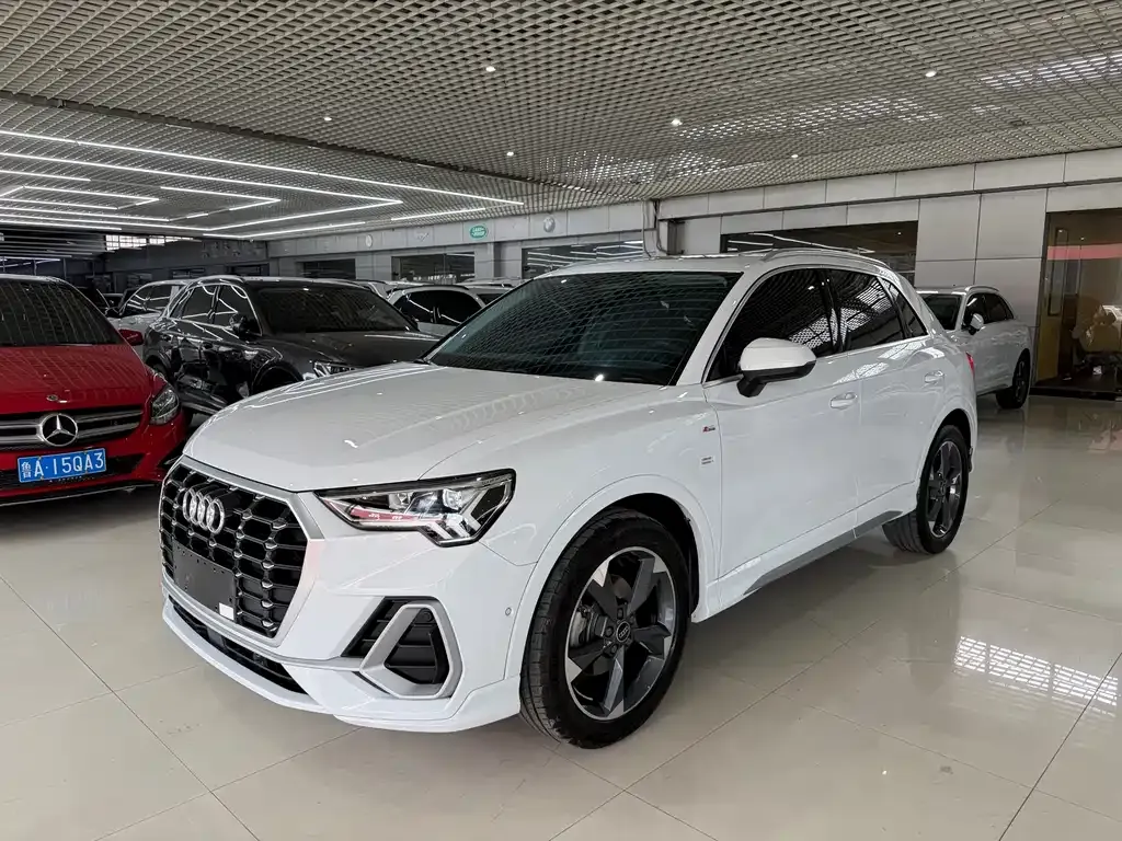 Audi Q3 — фото 1