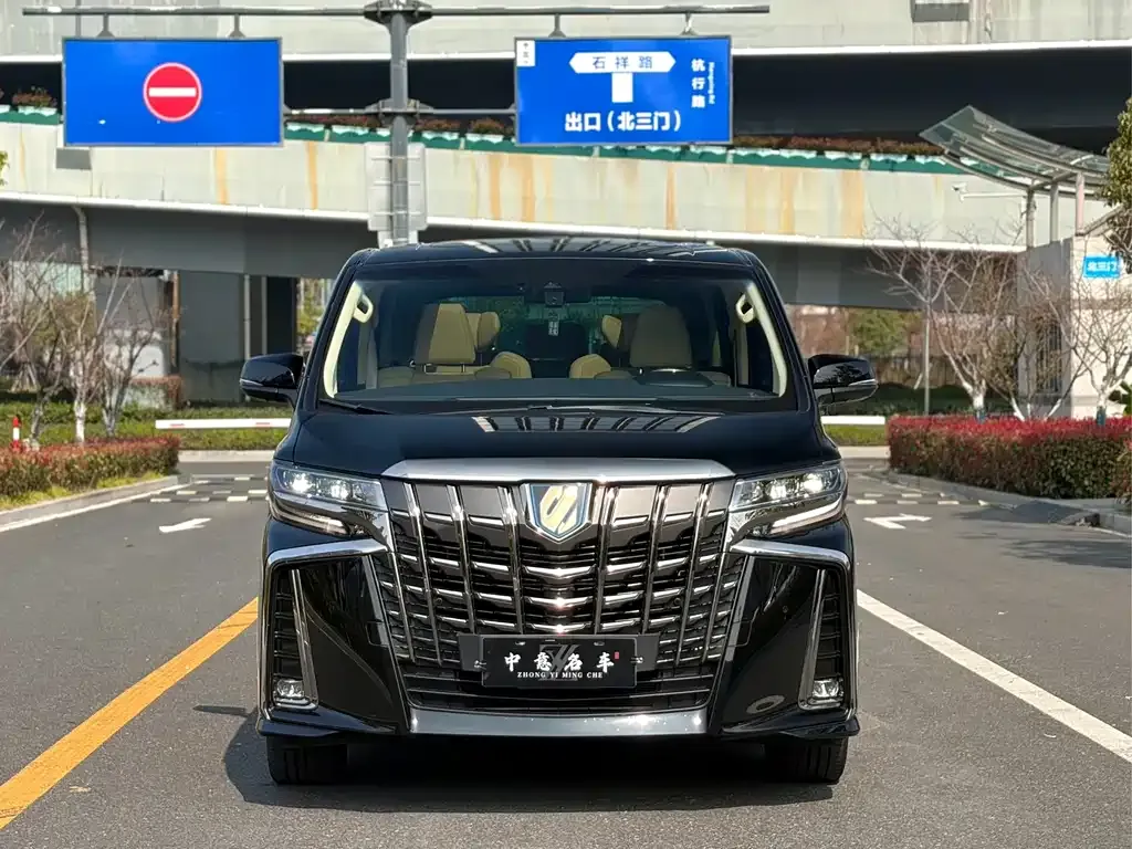 Toyota Alphard — фото 5