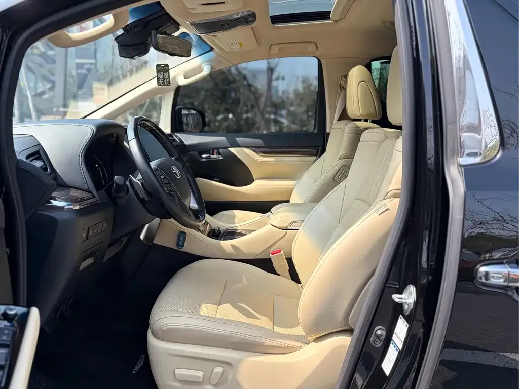 Toyota Alphard — фото 3