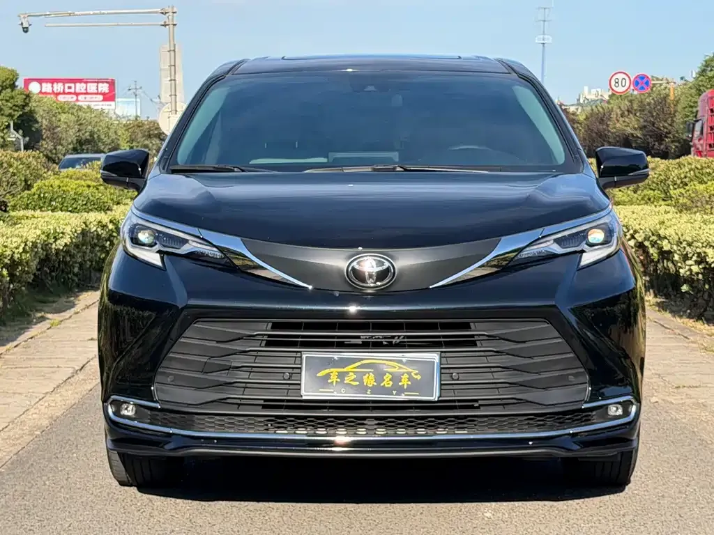 Toyota Sienna — фото 7