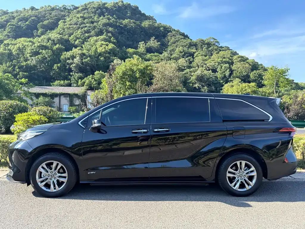 Toyota Sienna — фото 5