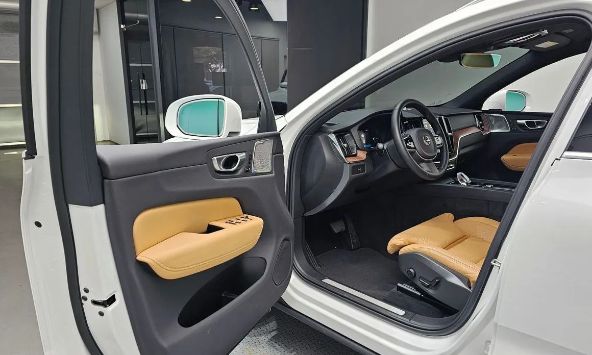 Volvo XC60 2024 из KR, фото 8