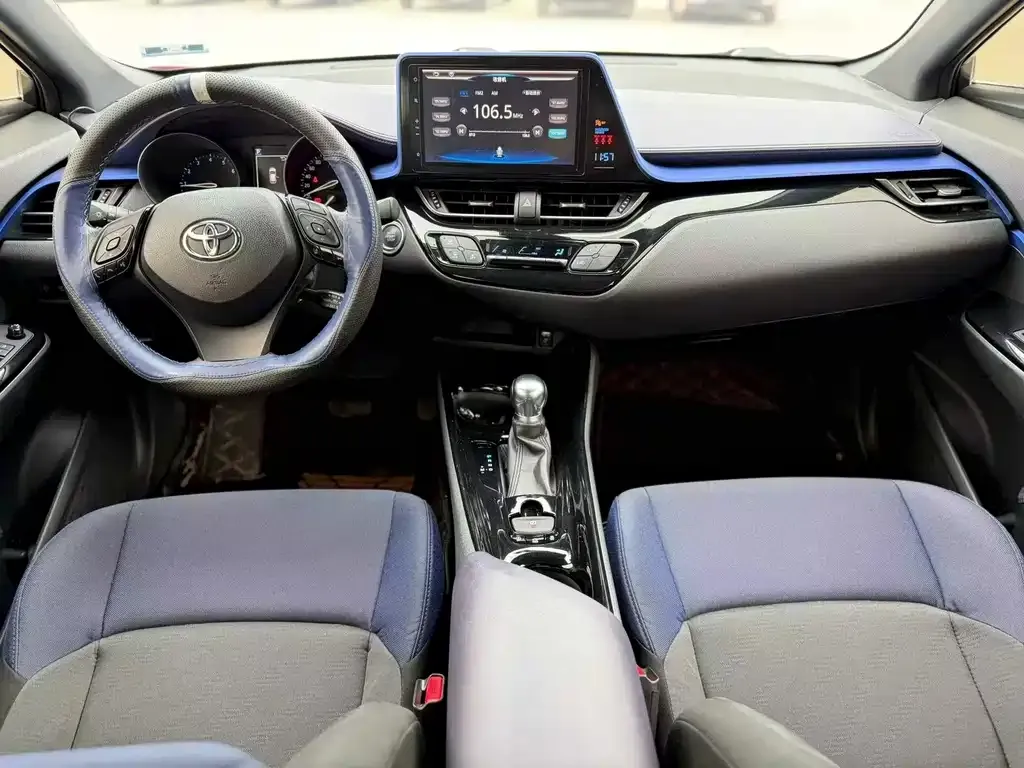 Toyota C-HR — фото 8