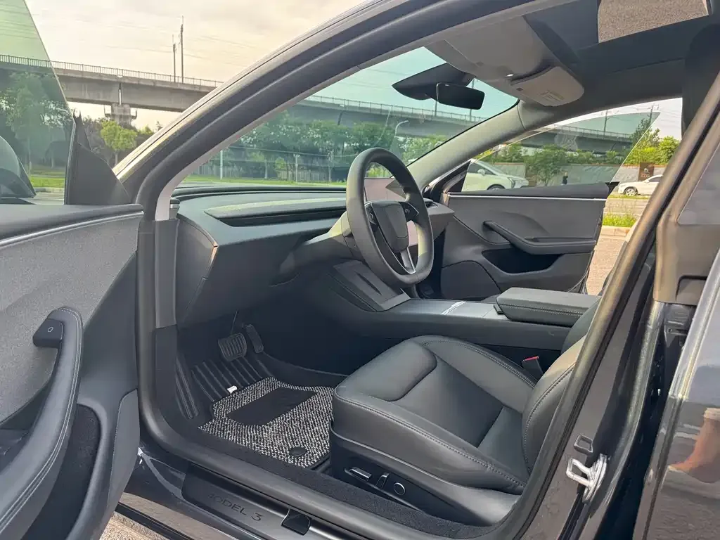 Tesla Model 3 — фото 4