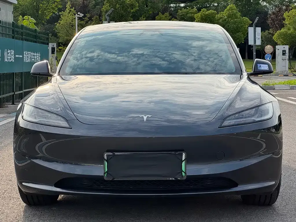 Tesla Model 3 — фото 2