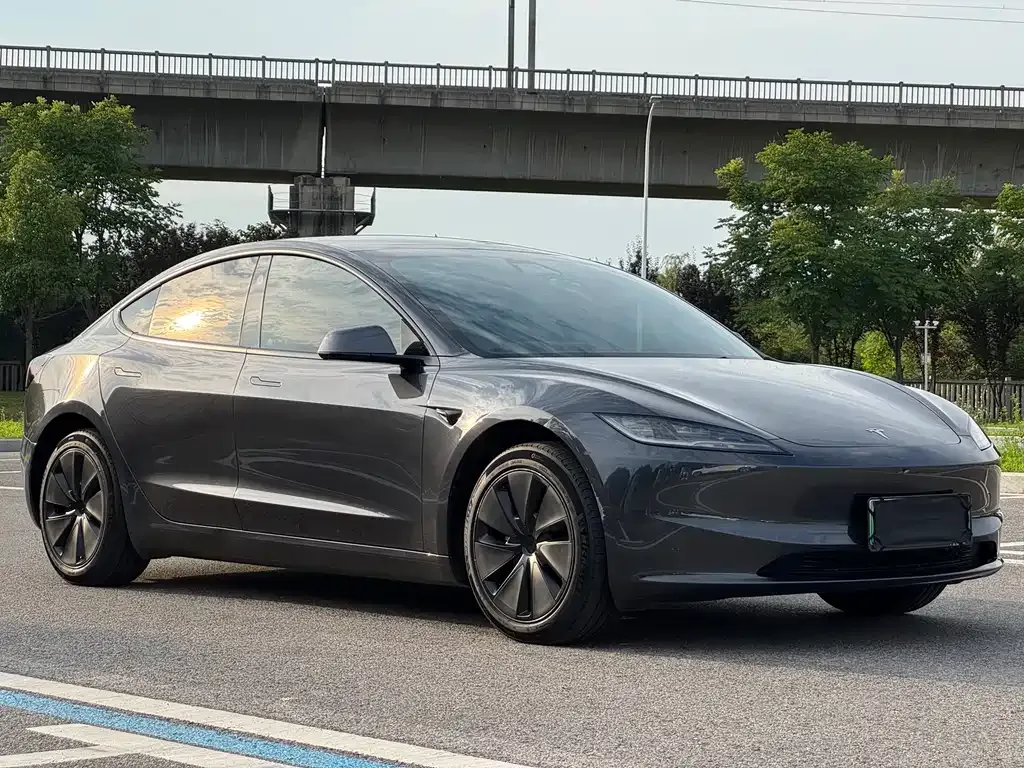 Tesla Model 3 — фото 10